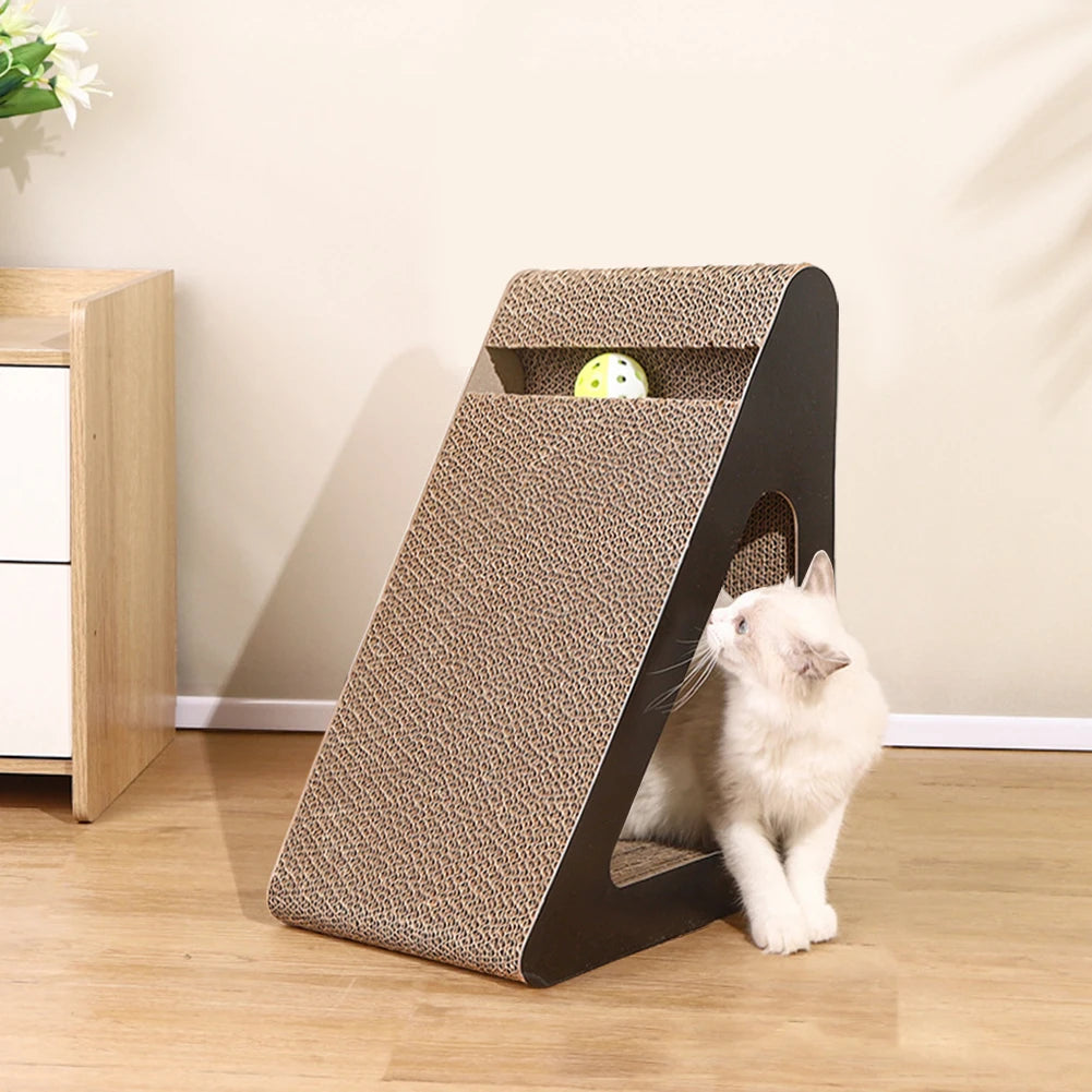 Griffoir chat ergonomique en carton avec jouets intégrés