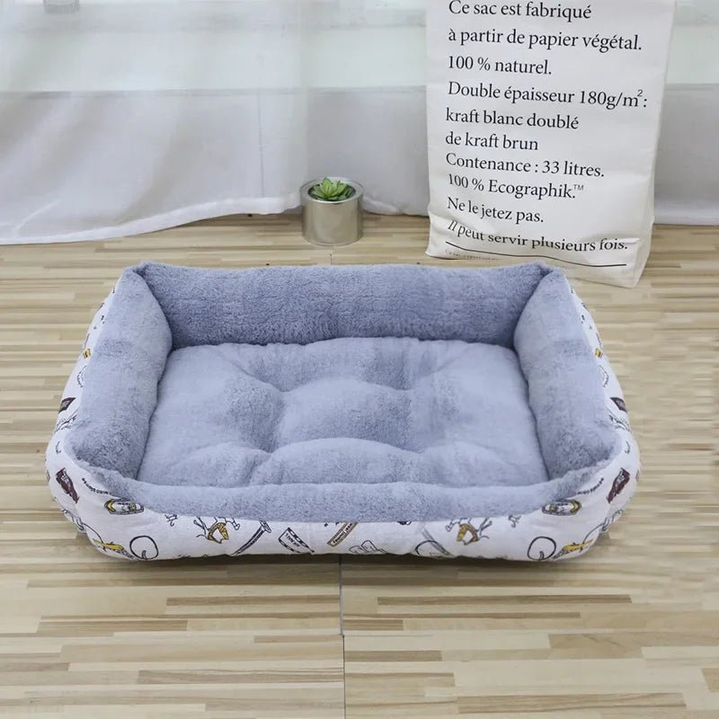 Coussin pour chat installé dans un coin de la maison