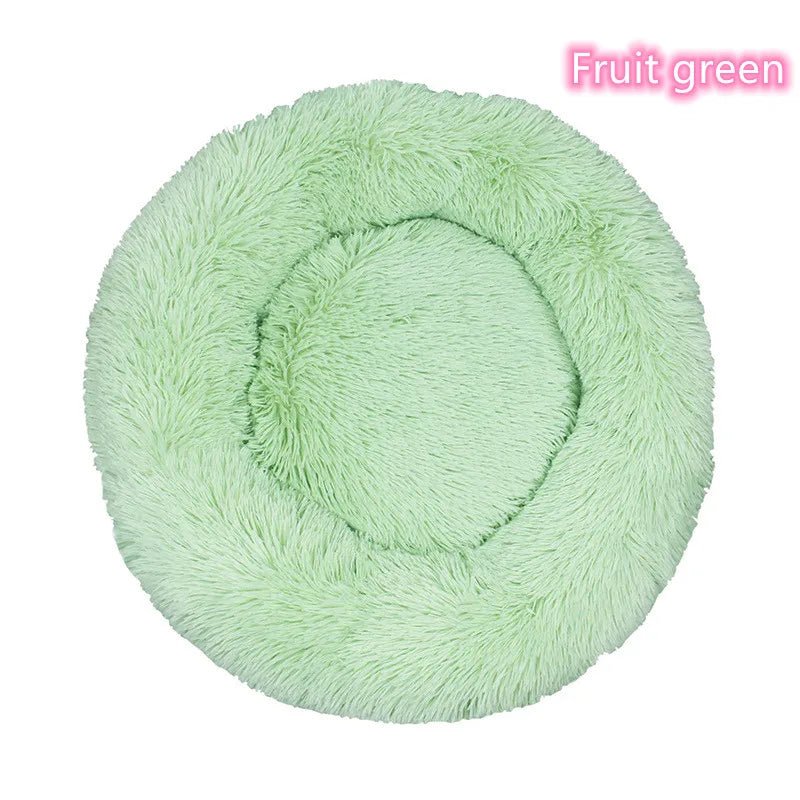 Chat se reposant dans le coussin donut ultra-doux