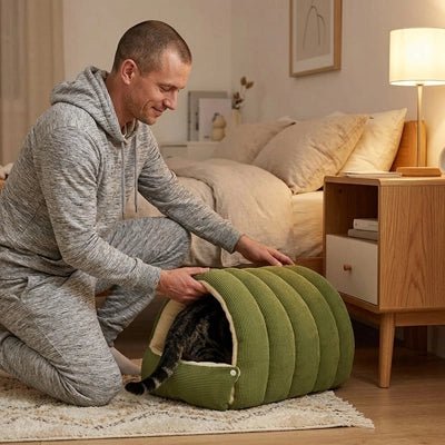 Lit grotte en peluche pour chat vue d'ensemble