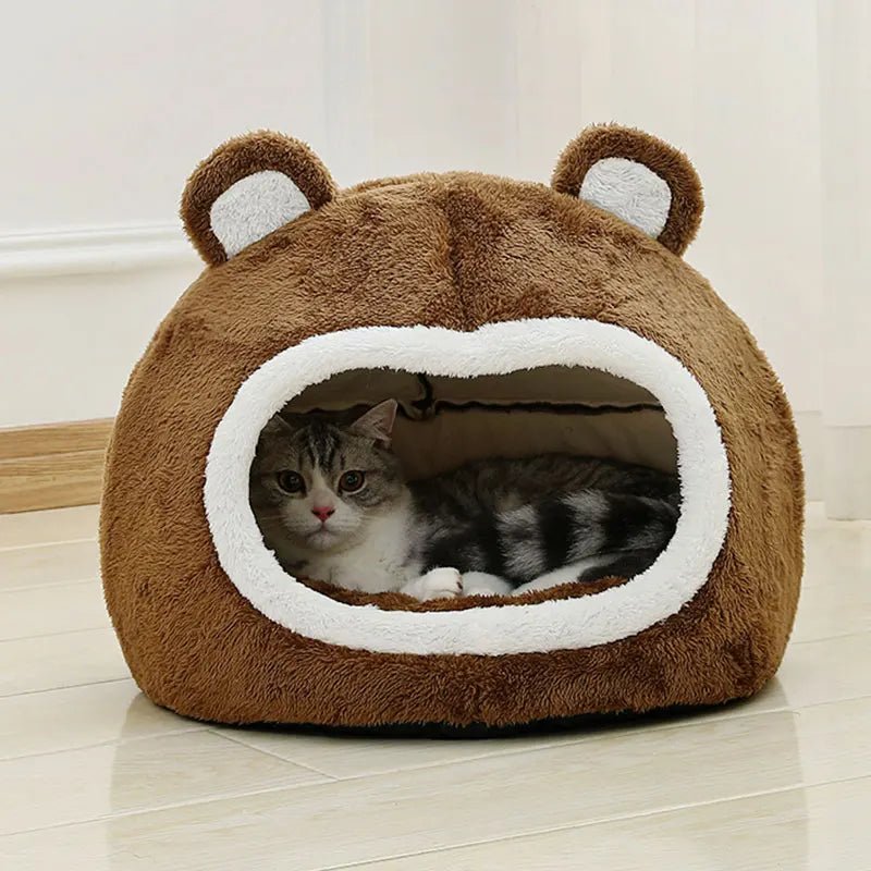Détail de la peluche longue et douce de la cabane