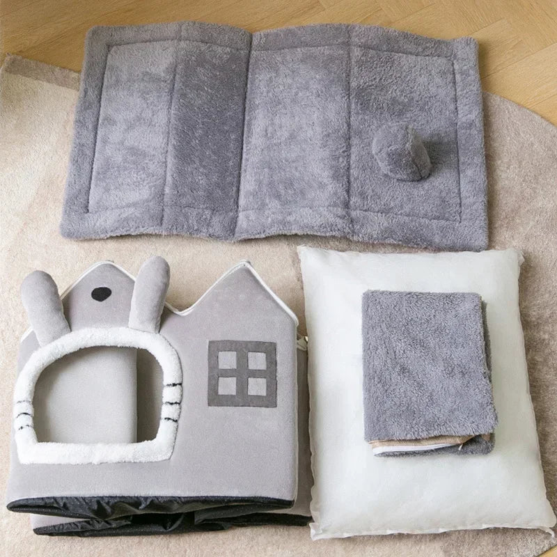 Intérieur moelleux du panier pour chat, chaud et douillet