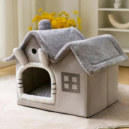 Panier pour chat installé dans un salon cosy
